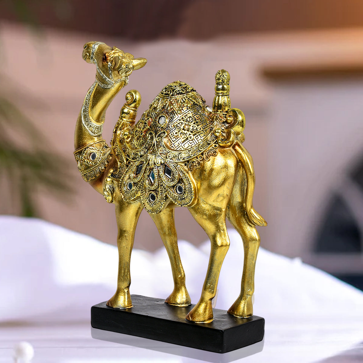 Royal Golden Camel Figurine Resin Table Decoration Showpiece