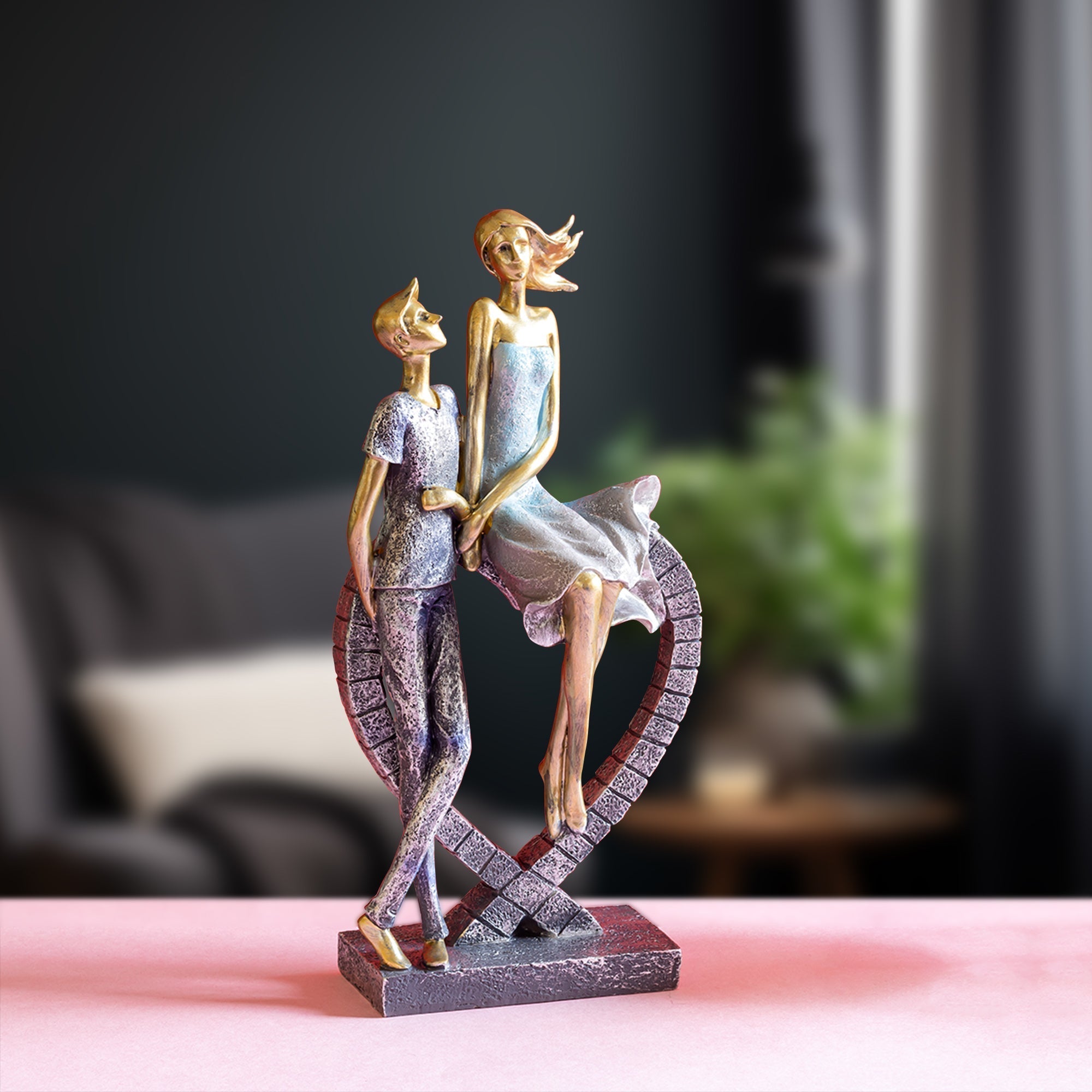 Couple Resin Showpiece Represents Love and Harmony